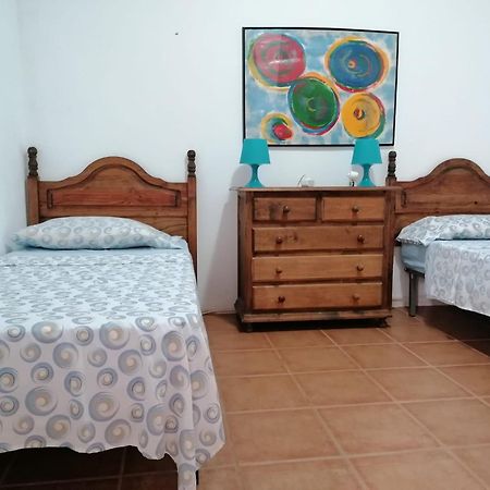 Abades  Habitacion En Un Bajo 2 Camas Individual Casa Compartida מראה חיצוני תמונה