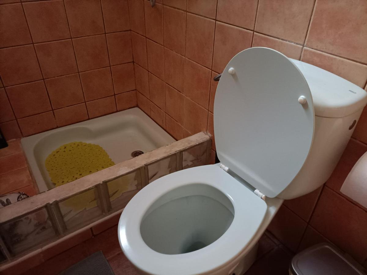 Abades  Habitacion En Un Bajo 2 Camas Individual Casa Compartida מראה חיצוני תמונה
